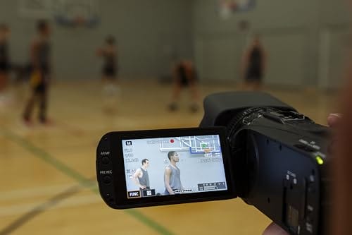 Canon LEGRIA HF G70 Camcorder 4K Full HD (UHD Videokamera 20fach Zoom, 3,5-Zoll LC-Display, Autofokus, Zeitlupe, Zeitraffer, 2 SD Kartenslots, MP4 Video Aufzeichnung, UVC HD Livestreaming) schwarz – Bild 6