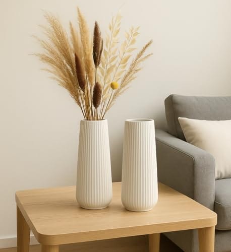 AVENDO Weiße Keramik Vase – Moderne Designvase in edlem Mattweiß und zeitlosem matt-rauem Finish, geriffelte Vase für Wohnzimmer Deko, Blumenvase 20cm, Deko Aesthetic (konisch) – Bild 5